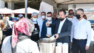 Mustafakemalpaşa Belediyesi’nden geleneksel aşure ikramı