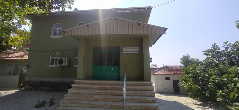 Bursa’da bir garip durum! Cami ayrı minare ayrı yerde… Bursa’da bir garip durum! Cami ayrı minare ayrı yerde…