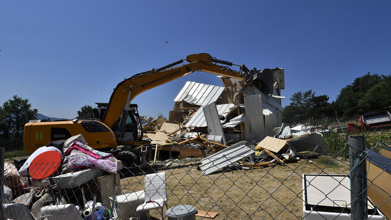 Uludağ’daki kaçak evler yıkıldı