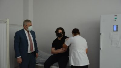 Bursa’da 15 yaş üstüne ilk aşı!