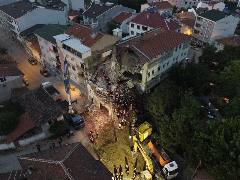 Bursa’da bu binayı niye yıktılar? Türkiye’de bir ilk… Bursa’da bu binayı niye yıktılar? Türkiye’de bir ilk…