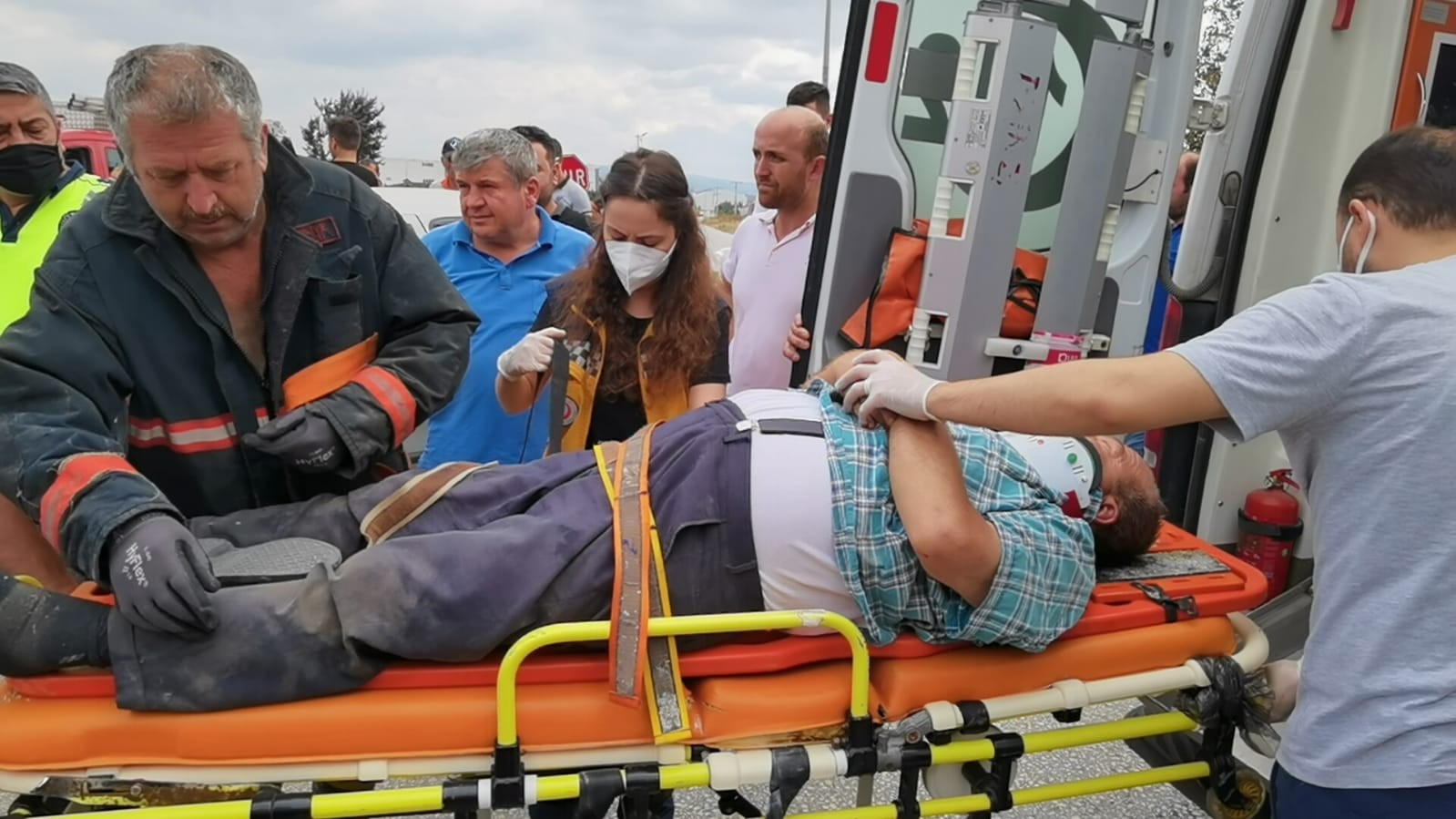 Bursa’da kazada yaralandı, oğlunu sayıkladı Bursa’da kazada yaralandı, oğlunu sayıkladı