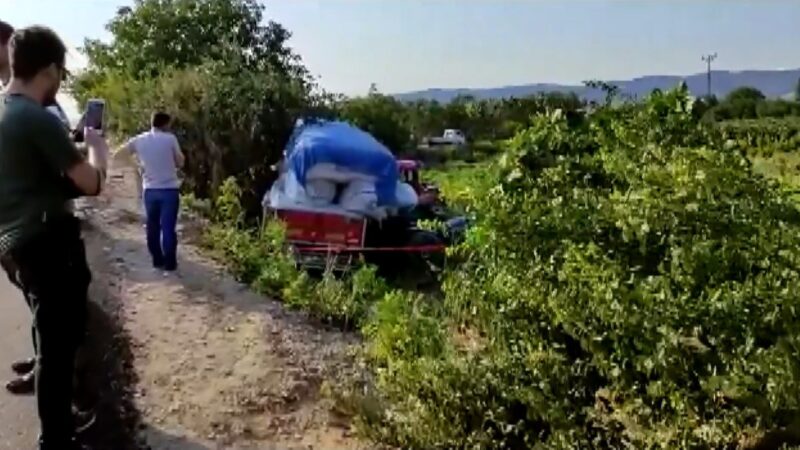 Bursa’da korkunç kaza! Yaralılar var Bursa’da TIR ile traktör çarpıştı. Metrelerce sürüklenen traktör römorkunda bulunan
