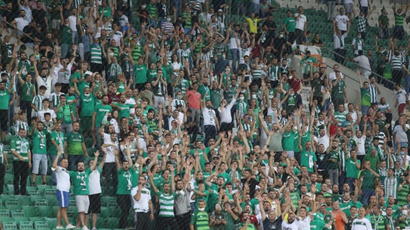 UEFA, yeni tip koronavirüs (Kovid-19) salgını nedeniyle statlara girişi yasaklanan