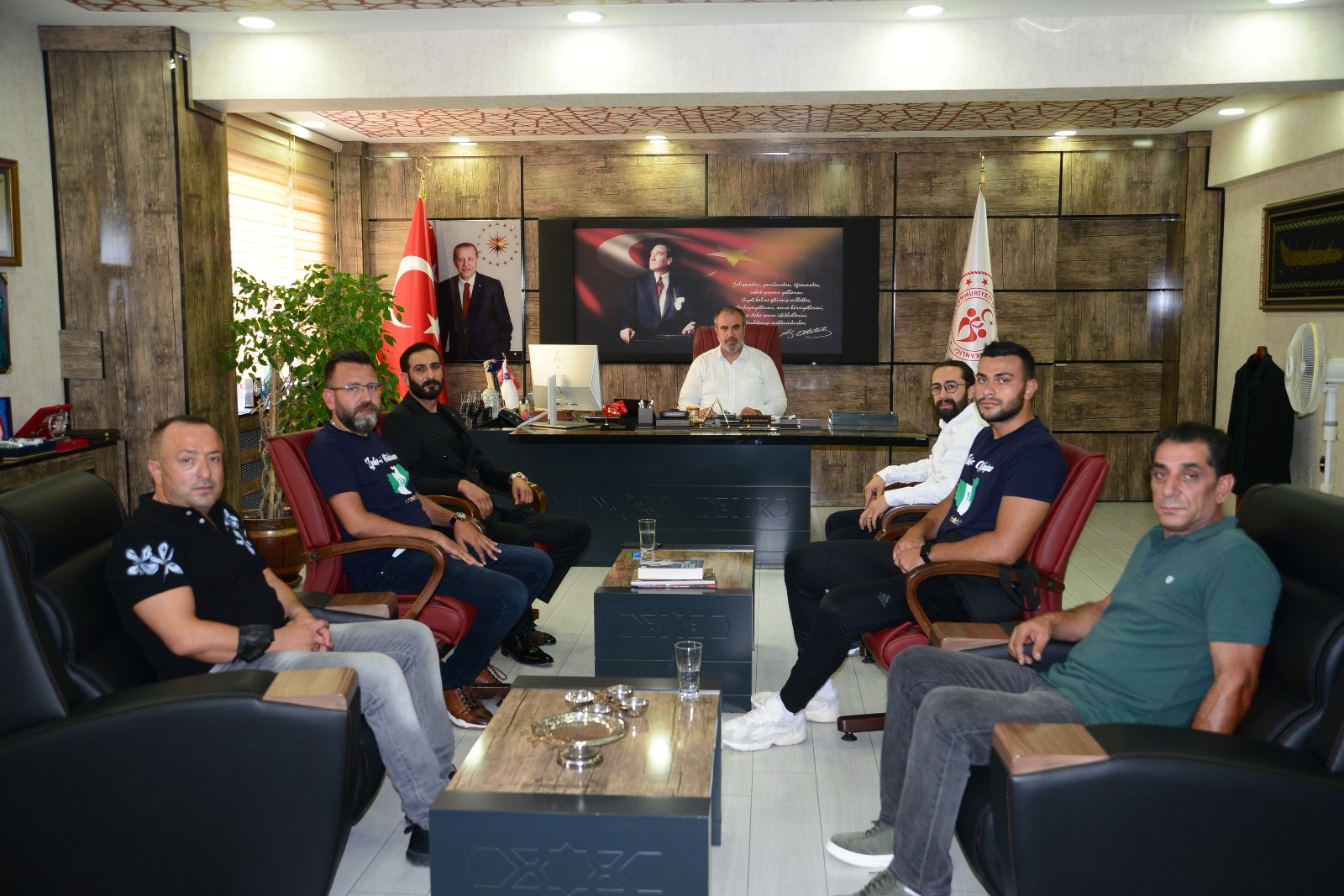 Bursasporlu tekvandocuya plaket!