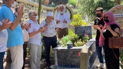 Bursaspor’un efsane ismi Mesut Şen, kabri başında anıldı