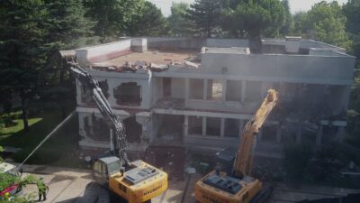 BUSKİ yerleşkesindeki riskli bina yıkıldı