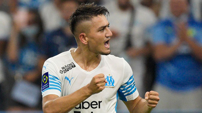 Marsilya taraftarları Cengiz'e "Türk Robben" lakabını takarken L'Equipe gazetesi milli