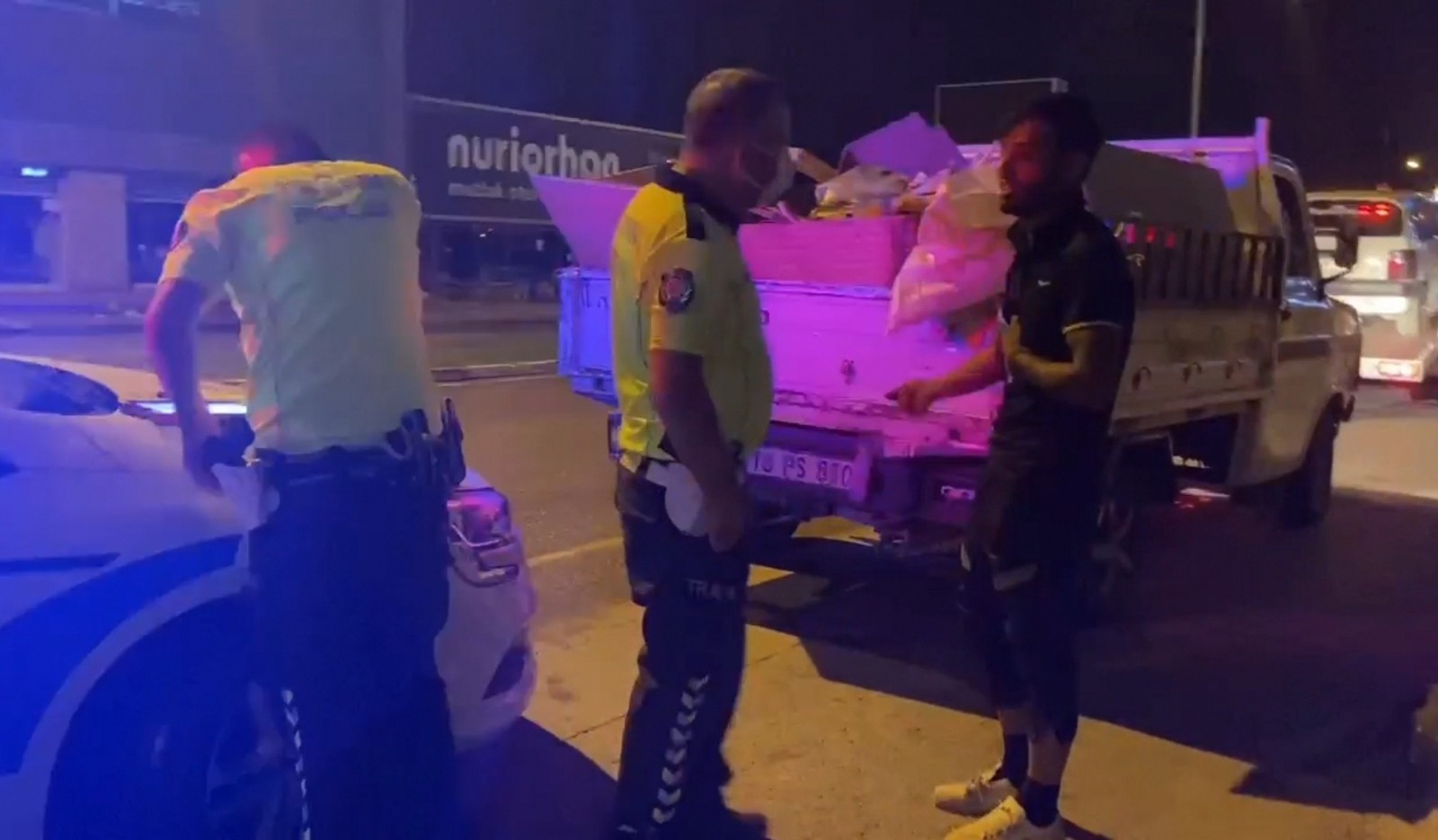 Bursa’da ehliyetsiz sürücü polise yalvardı Bursa’da ehliyetsiz sürücü polise yalvardı