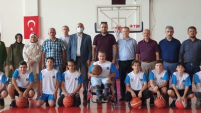 Bursa’da yürüme engelli gencin ‘basketbol hayali’ gerçeğe dönüştü
