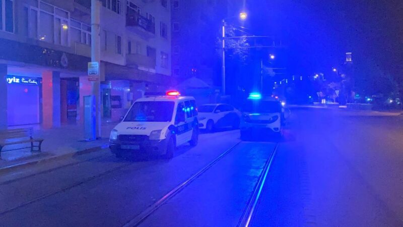 Bursa'da silahlı kavgada ağır yaralanan kişi tedavi altına alındı.