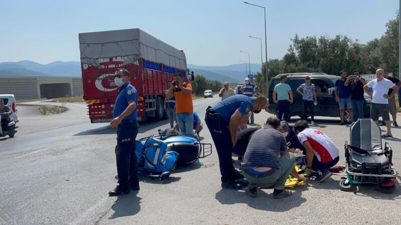 Bursa'nın İznik ilçesinde otomobil ve motosiklet kafa kafaya çarpıştı. 1'i