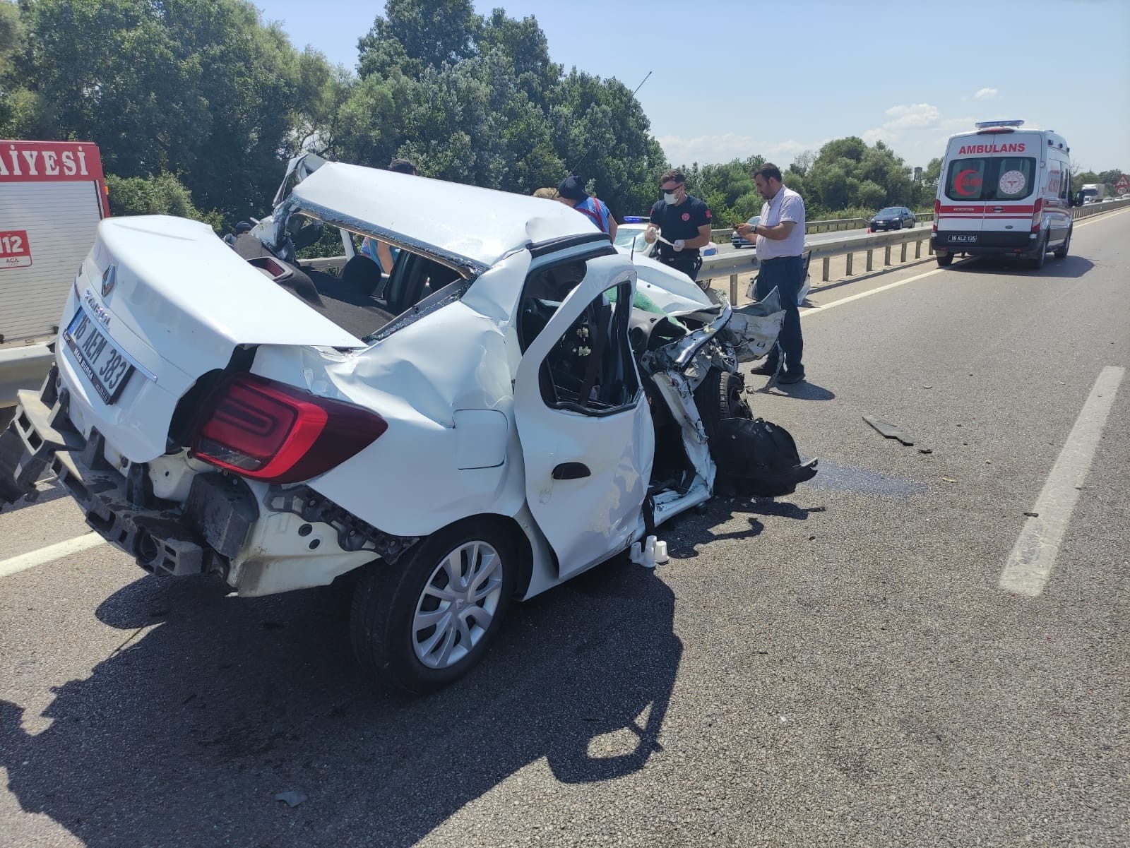Bursa’da otomobil kamyonete çarptı! Yaralılar var Bursa’da otomobil kamyonete çarptı! Yaralılar var