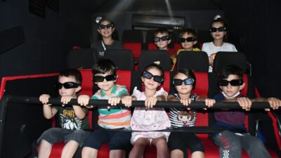 Kırsal mahallelerde sinema ve tiyatro keyfi