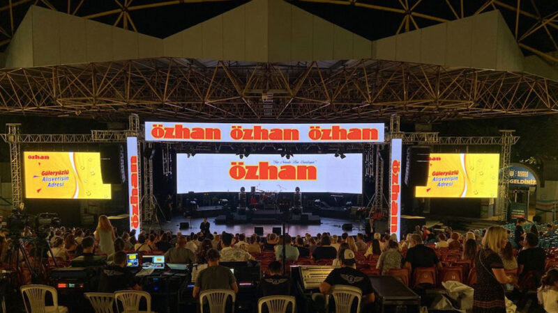 Festival’de Della Miles rüzgarı Amerikalı ünlü şarkıcı Della Miles, 59. Uluslararası Bursa Festivali'nde, hem