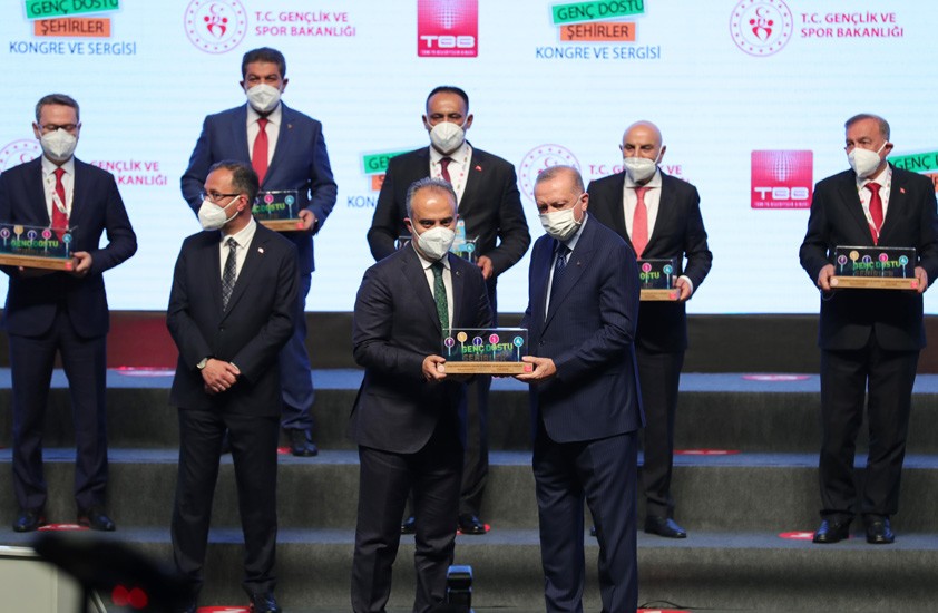 Cumhurbaşkanı Erdoğan’dan Bursa’ya ödül Cumhurbaşkanı Erdoğan’dan Bursa’ya ödül