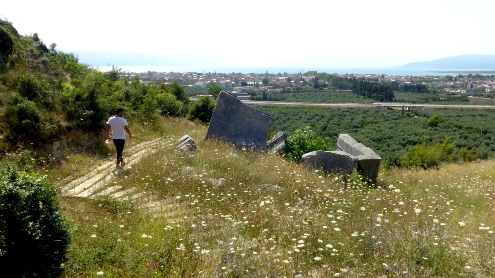 2 bin 200 yıl öncesine ait! Bursa’daki bu mezarın son durumu görenleri üzüyor