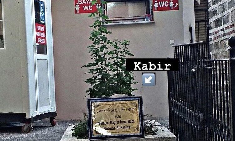 Bursa'da, Tuz Pazarı Camisi'nin yakınında bulunan Tuzcu Baba'nın kabrinin çevresindeki