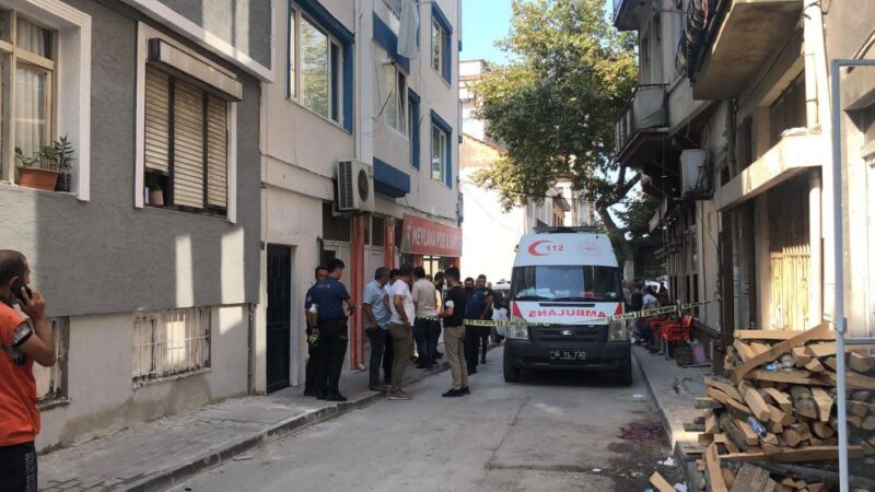 Bursa'nın Gemlik ilçesinde bir kişi sabah saatlerinde silahla vurularak yaralandı.