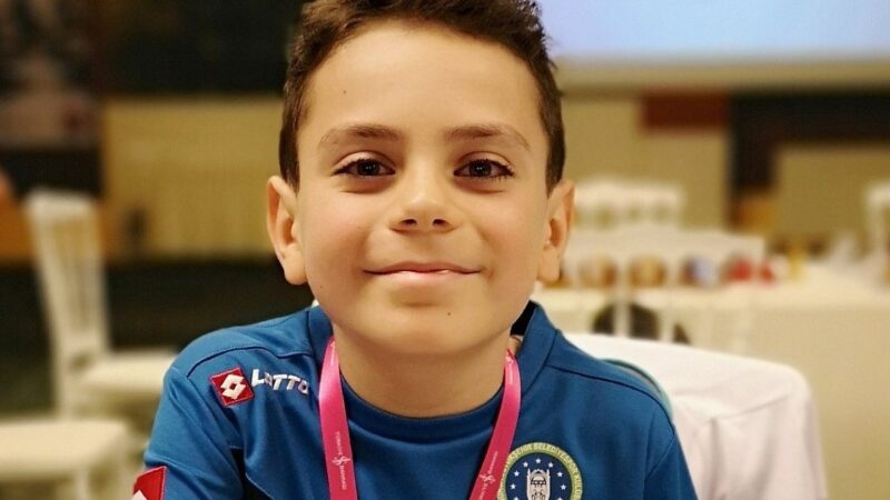 Bursa Büyükşehir Belediyesporlu Ediz Gürel Küçükler ve Yıldızlar Hızlı Satranç