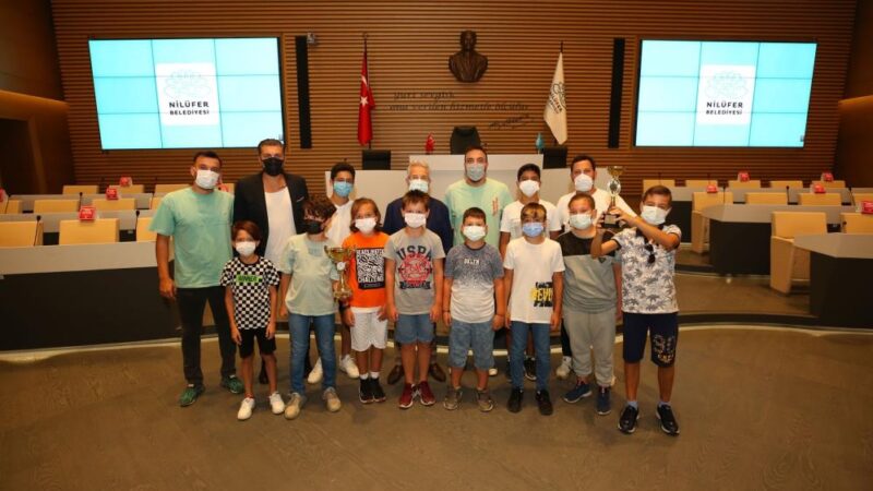 Kartepe’de gerçekleştirilen “Ulusal Star Kids Cup”ta şampiyon olan Nilüfer Belediyespor
