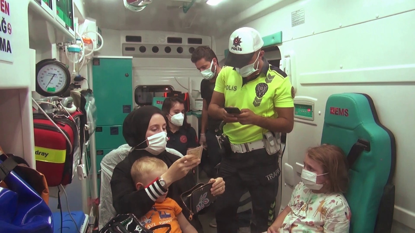 Bursa’da kafa kafaya kaza! Araçtan bakın neler çıktı?