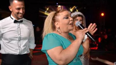 Sahnede eteği uçuştu! Ali Küçükbalçık beline masa örtüsünü bağlattı