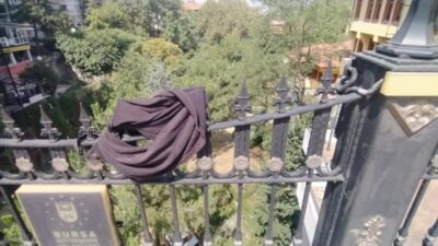 Tarihî köprüden atladı, ağır yaralandı