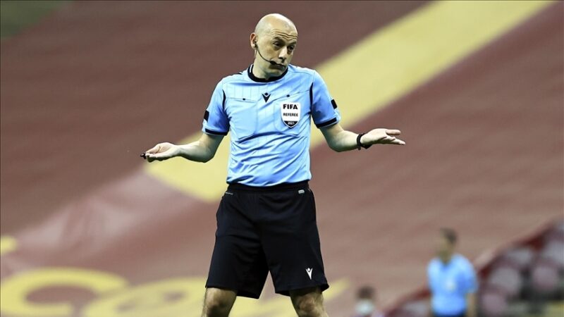 UEFA, FIFA kokartlı hakemler Cüneyt Çakır ve Halis Özkahya'ya görev