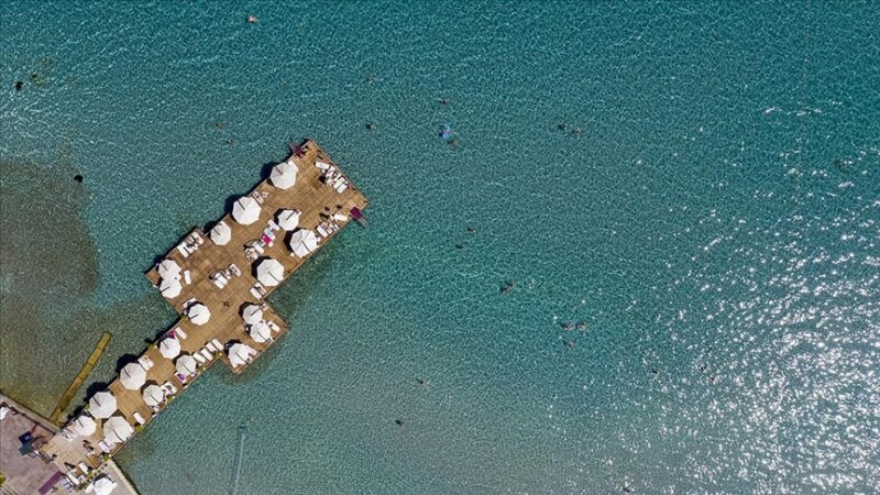 Türkiye'nin önemli turizm merkezlerinden Çeşme'de işletmeler, salgın öncesi rakamları aşarak