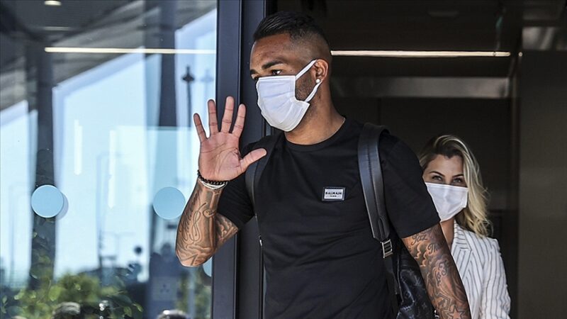 Beşiktaş Kulübünün transfer görüşmelerinde bulunduğu Brezilyalı futbolcu Alex Teixeira, İstanbul'a