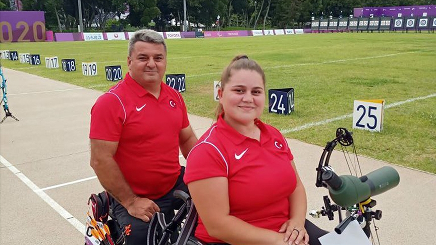 Milli okçular Öznur Cüre ve Bülent Korkmaz’dan gümüş madalya