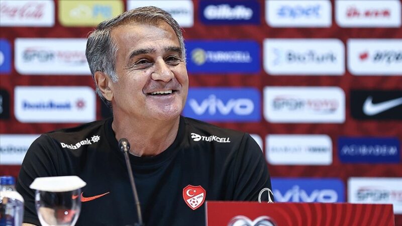 A Milli Futbol Takımı Teknik Direktörü Şenol Güneş, 2022 FIFA