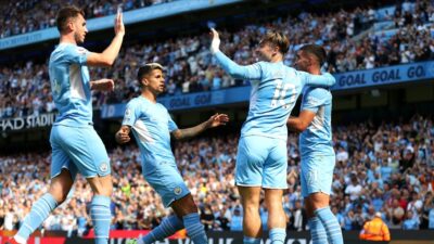 Manchester City Premier Lig’de Arsenal’ı farklı yendi