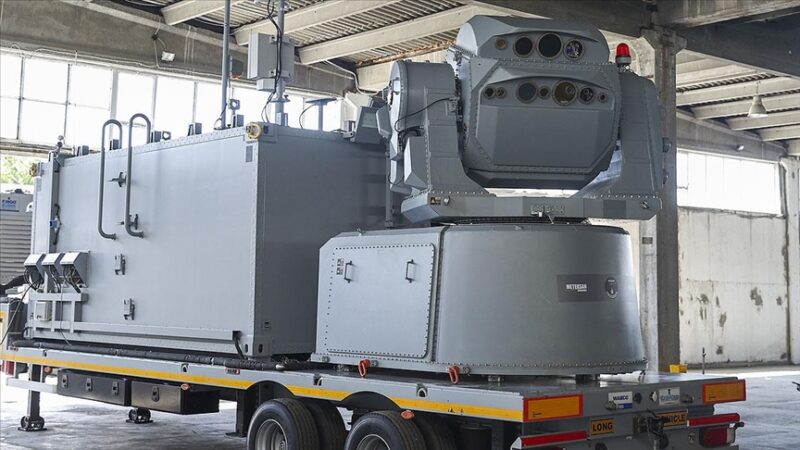 Elektro-optik ve kızılötesi arayıcı başlığa sahip füzeleri yönlendirilmiş lazer kamaştırma