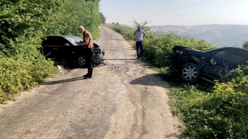 Bursa’da feci kaza! Virajı alamayınca… Yaralılar var Mustafakemalpaşa’da virajı alamayan aracın karşı yönden gelen otomobille kafa kafaya