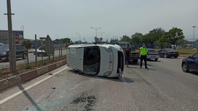 Bursa’da araç devrildi!