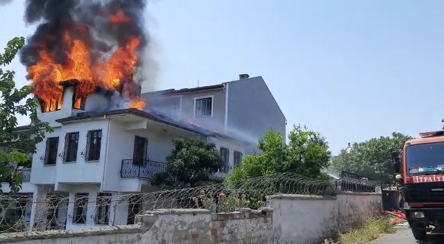 Bursa’da yemek molası verdiği esnada, tamir ettiği çatısı yandı