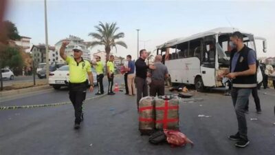 Antalya’da korkunç kaza! 2 kişi öldü, çok sayıda yaralı var