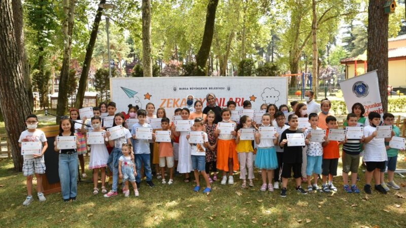 Zekâ oyunlarında sertifika heyecanı Bursa Büyükşehir Belediyesi tarafından 9-10 yaş grubundaki çocuklara yönelik olarak