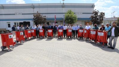 İnegöl’de 14 kırsal mahalleye ceviz soyma makinesi verildi