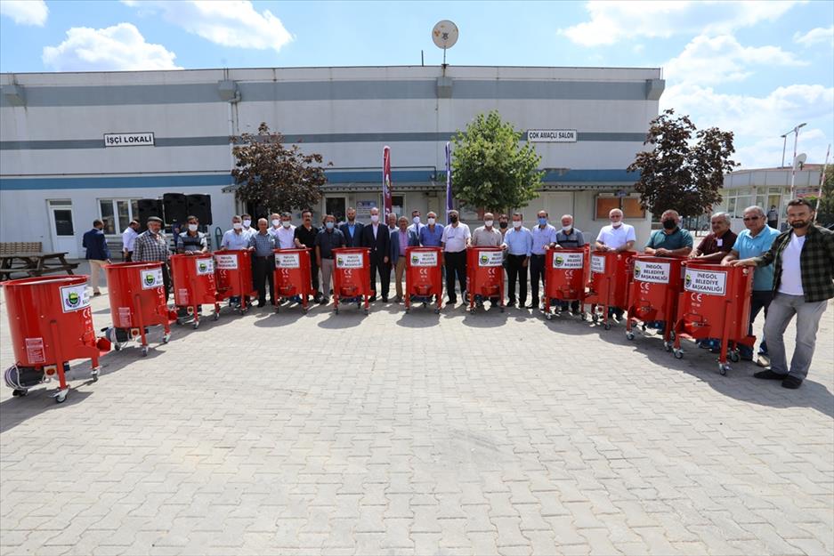 İnegöl’de 14 kırsal mahalleye ceviz soyma makinesi verildi İnegöl’de 14 kırsal mahalleye ceviz soyma makinesi verildi