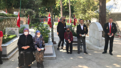 Huzurevi sakinleri şehitleri andı