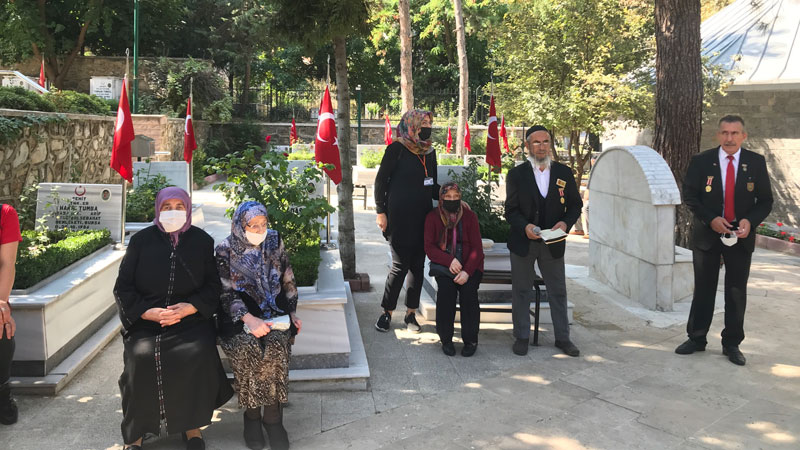 Huzurevi sakinleri şehitleri andı