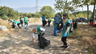 Temiz çevre için çöp topladılar