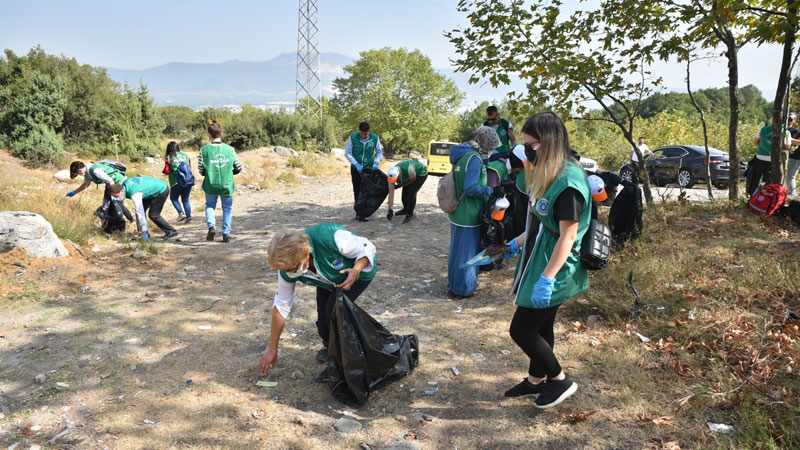 Temiz çevre için çöp topladılar