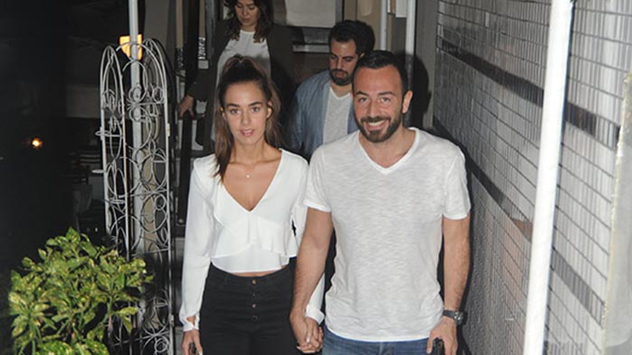 Ханде сорал. Бенсу сорал свадьба. Бенсу сорал муж. Бенсу сорал муж. Бенсу сорал и хакан баш.