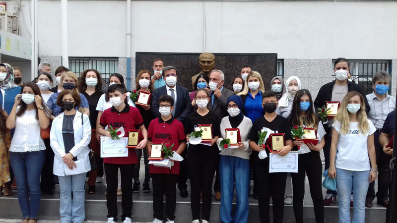 Yahya Kemal Beyatlı gururlandırdı Yahya Kemal Beyatlı gururlandırdı