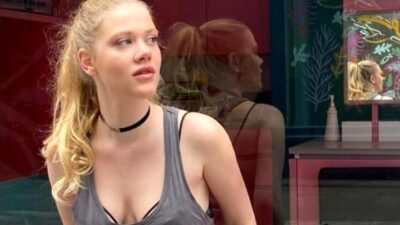 Göğüs dekolteli pozuna beğeni yağdı