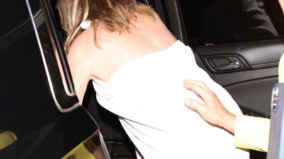 Masa örtüsüne sarınarak çıktı!